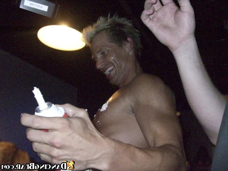 16P Horny male strippers with big cocks screwing chicks on party