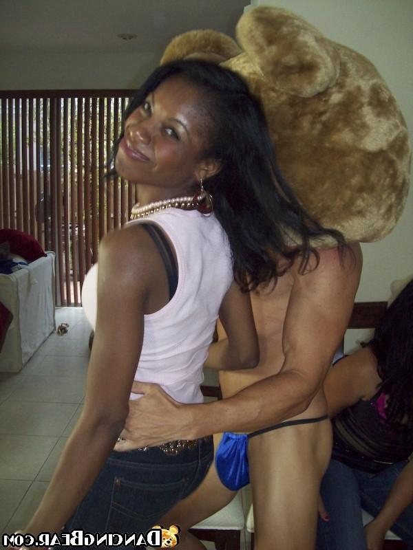 16P Naughty girls giving awesome blowjob on late hardcore party