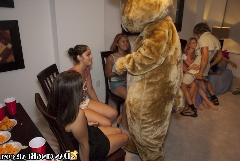 16P Crazy club babes getting penetrated by nasty dudes at party