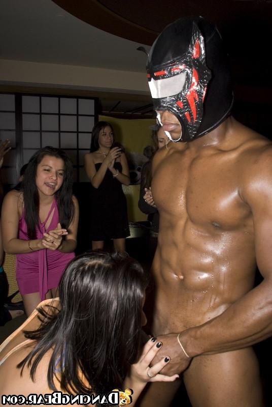 16P Horny male strippers with big cocks screwing chicks on party