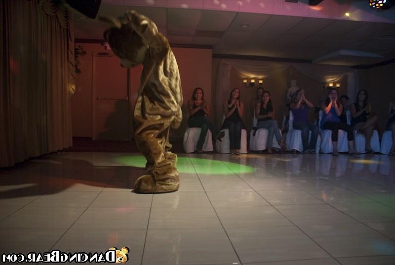 16P Dozens of amateur babes give head on the hardcore party