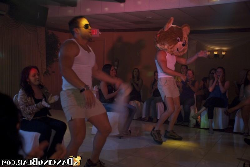 16P Dozens of amateur babes give head on the hardcore party