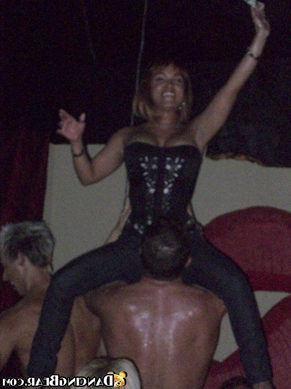 16P Hot college dorm party go wild in these hot fucking crazy pics