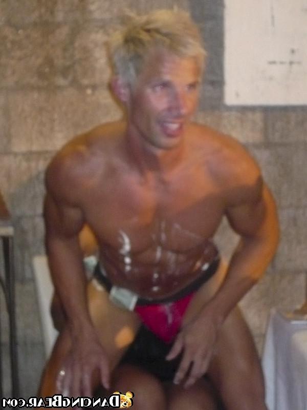 16P Muscular stripper seduce drunken girls on the hardcore party