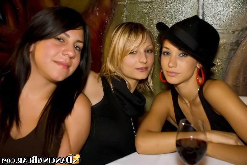 16P Muscular stripper seduce drunken girls on the hardcore party