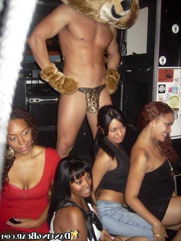 16P Handsome seducers drilling all chicks at hardcore party