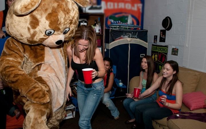 16P Hot bodied strangers give ramrods to drunk party girls