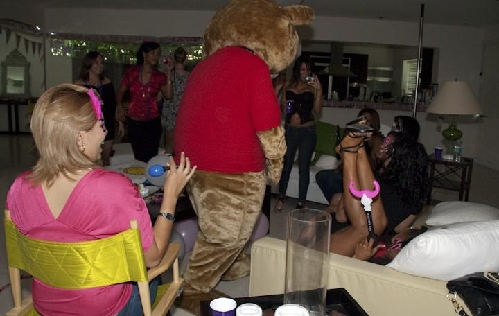 16P Muscular stripper seduce drunken girls on the hardcore party