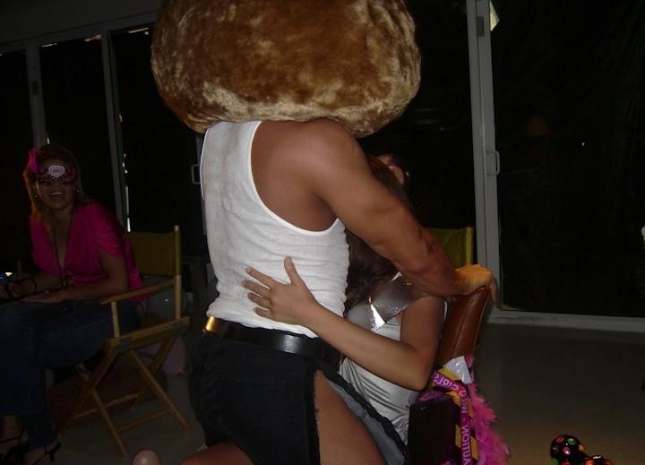 16P Muscular stripper seduce drunken girls on the hardcore party