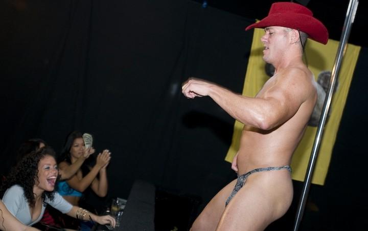 16P A lot of pretty girls getting gaped at hardcore club party