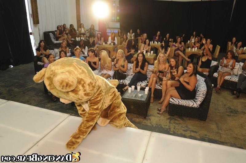 16P Muscular stripper seduce drunken girls on the hardcore party