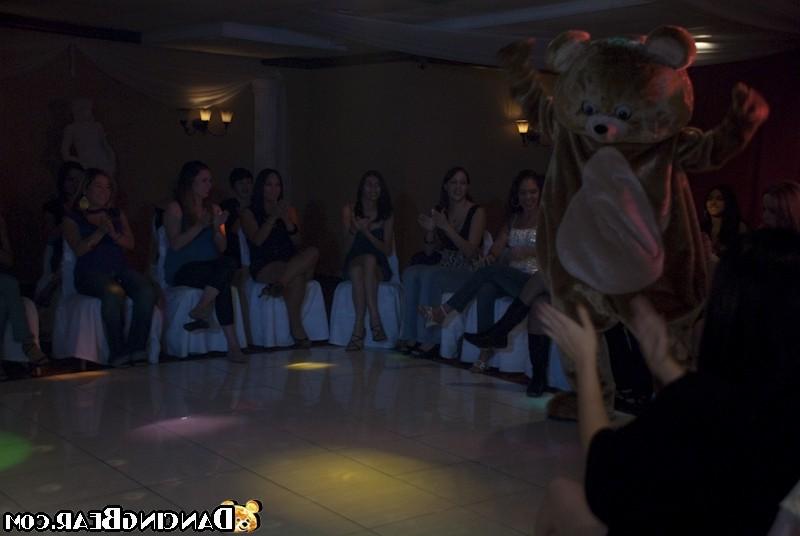 16P Awesome college babe gangbang party at my college dorm