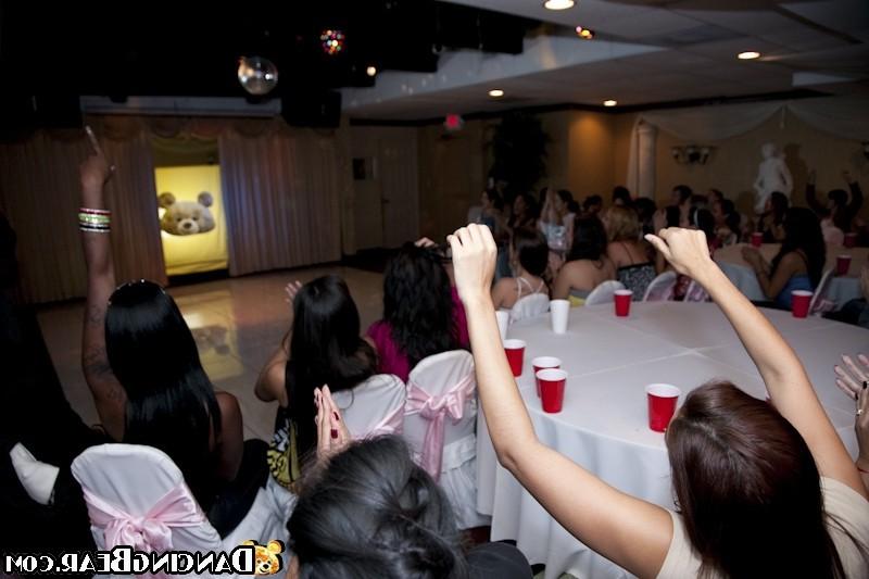 16P A lot of pretty girls getting gaped at hardcore club party