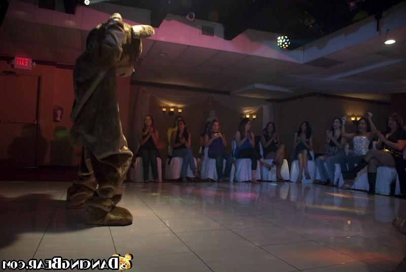 16P Horny male strippers with big cocks screwing chicks on party