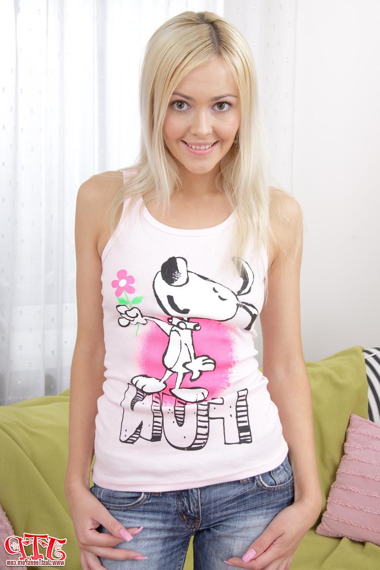 20P Perfect videos with russian teen, who makes amazing blowjob and shows passion du