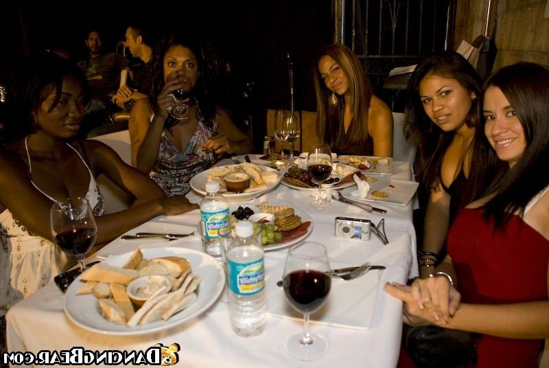 16P Horny male strippers with big cocks screwing chicks on party