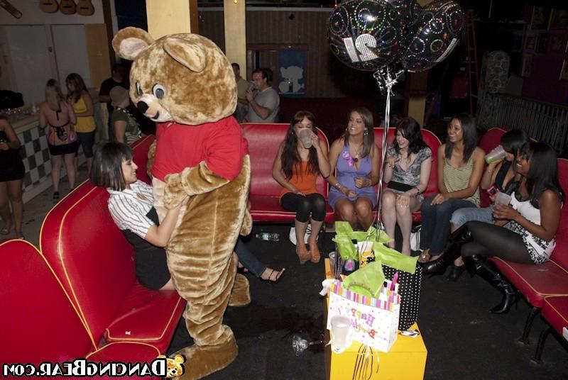 16P Naughty girls giving awesome blowjob on late hardcore party