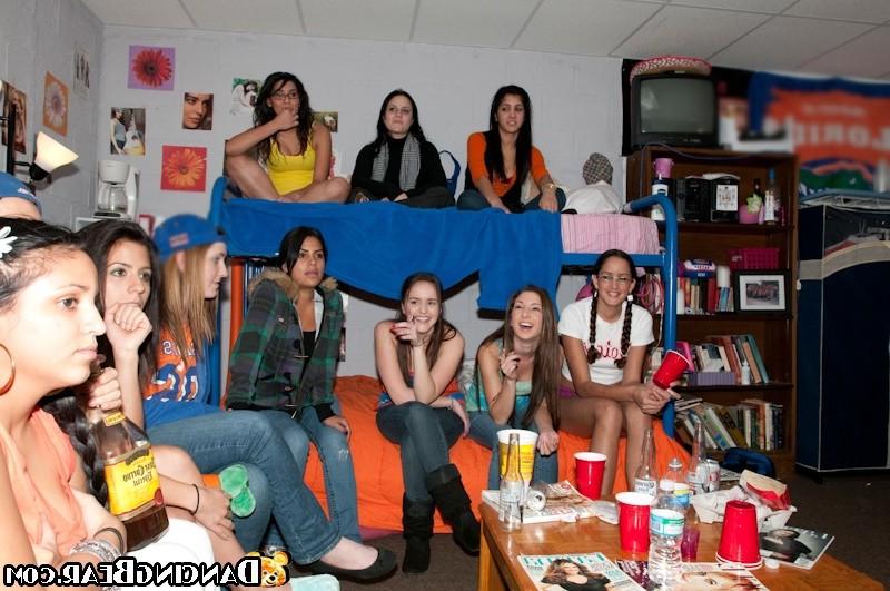16P Handsome seducers drilling all chicks at hardcore party