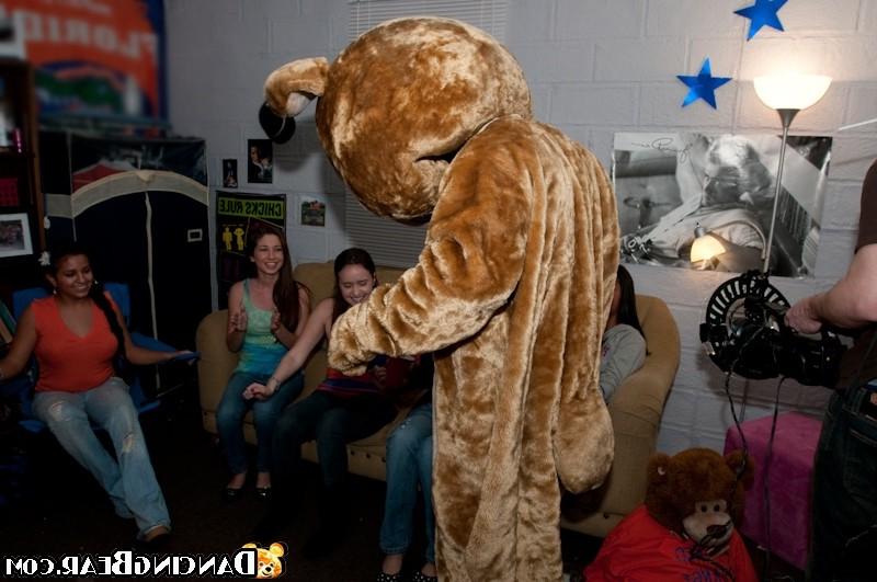 16P Handsome seducers drilling all chicks at hardcore party