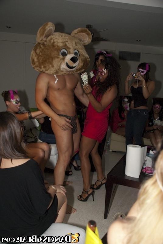 16P Muscular stripper seduce drunken girls on the hardcore party