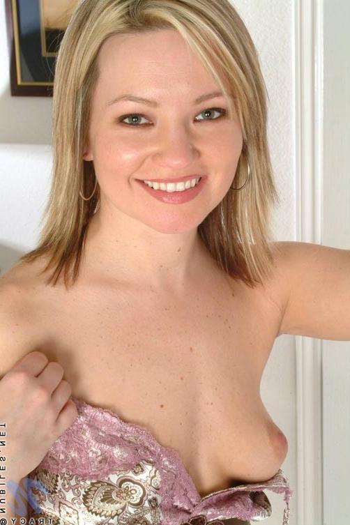 14P Hottie tracy sits on her back and lifts up her leg spreads them and shows her ha