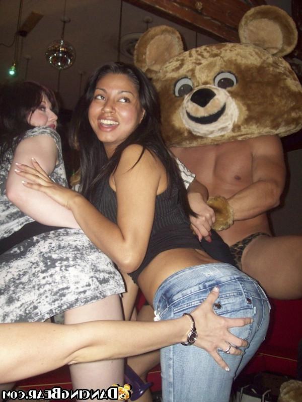 16P Naughty girls giving awesome blowjob on late hardcore party