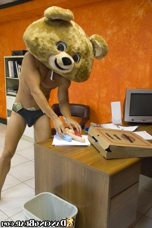 16P Hot bodied male strippers seduce babes in the private club