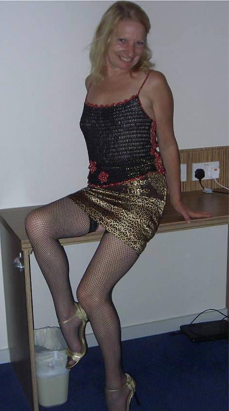 4P Sexy mature lady on desk