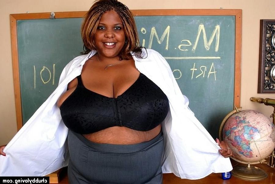 16P Busty ebony fatty Miss Minxxx playing a dildo in classroom