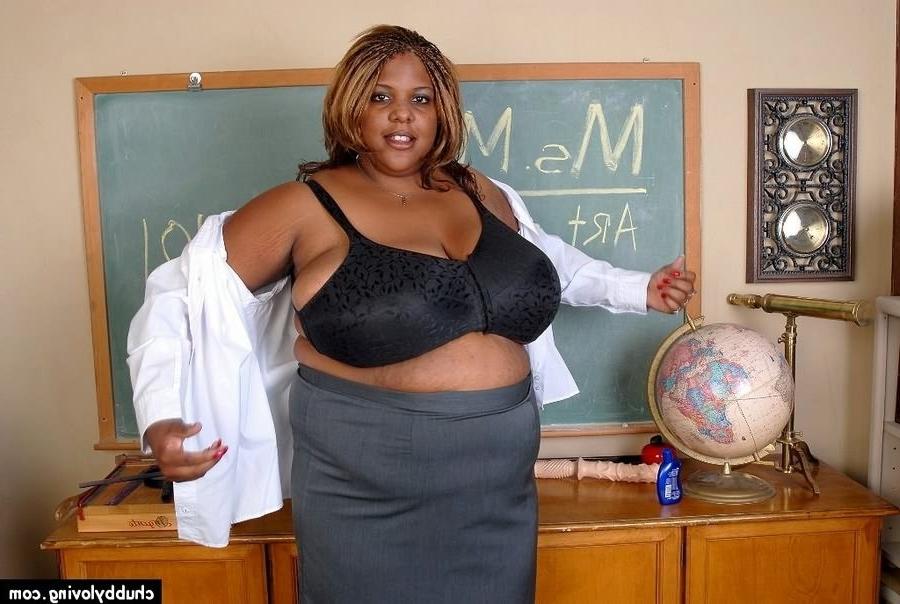 16P Busty ebony fatty Miss Minxxx playing a dildo in classroom