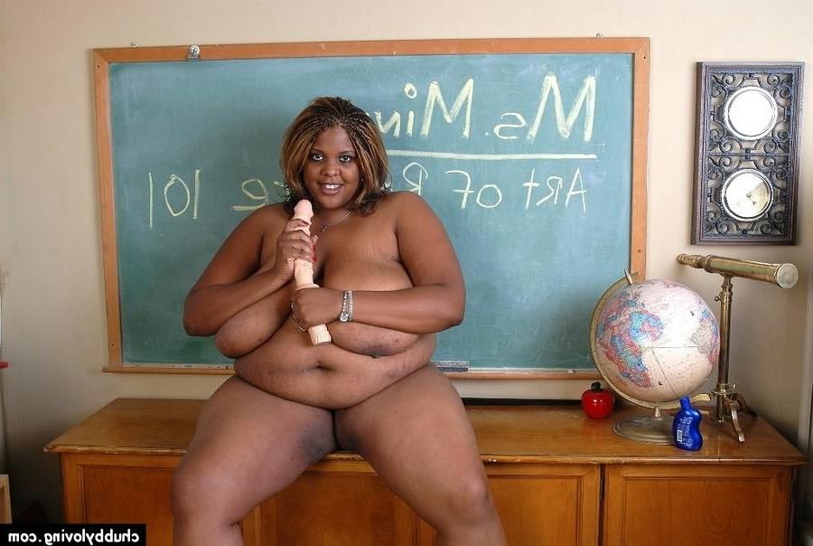 16P Busty ebony fatty Miss Minxxx playing a dildo in classroom