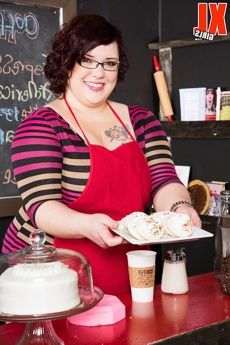 16P That Busty Barista