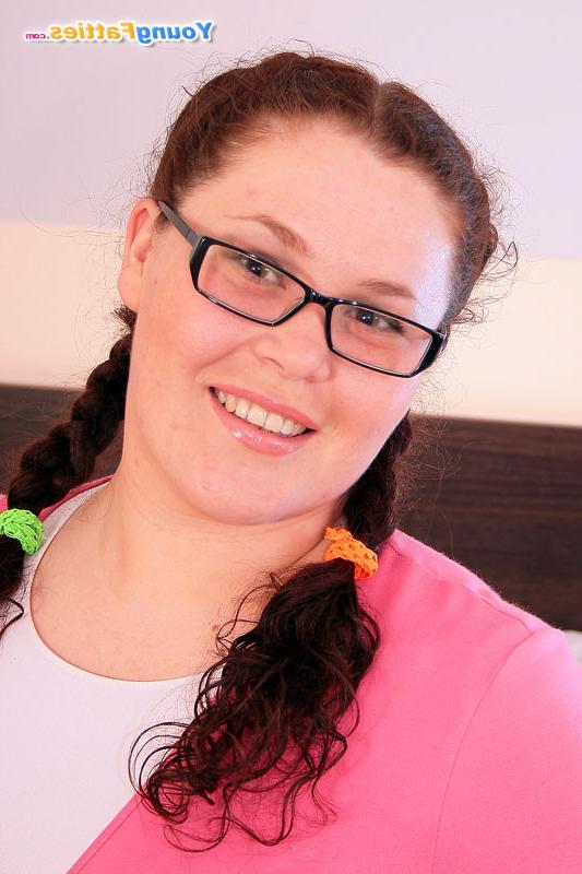 12P Fat schoolgirl lets her teddy bear see her pussy