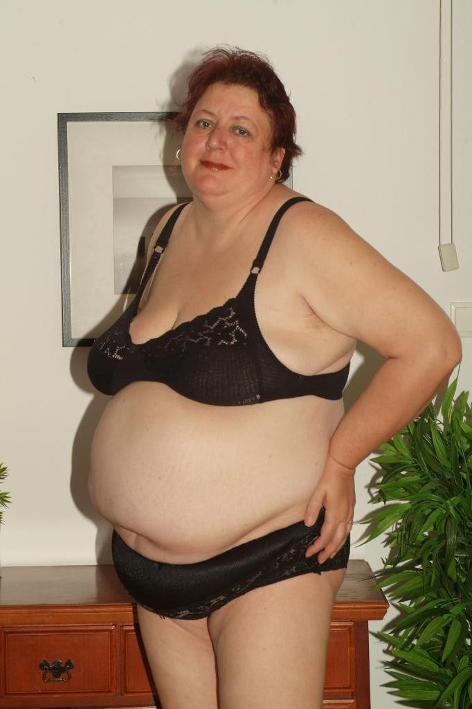12P Hefty older babe Agnes Eva bares it all and straddles on top to cram her pussy w