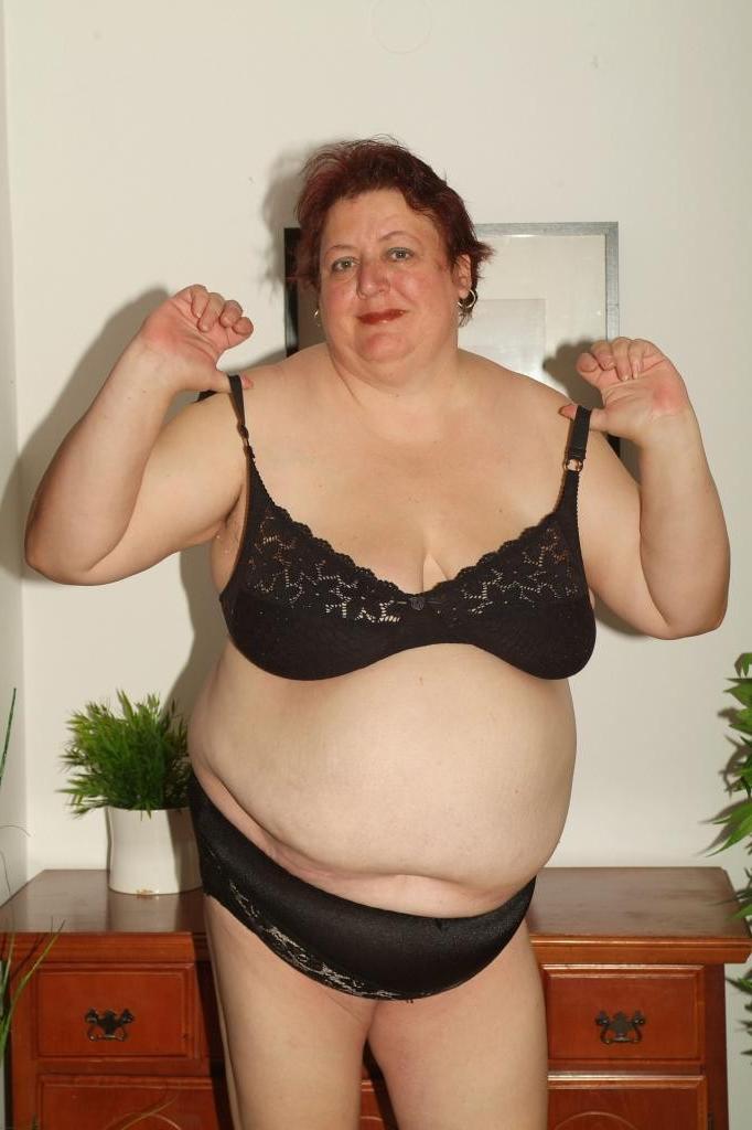12P Hefty older babe Agnes Eva bares it all and straddles on top to cram her pussy w