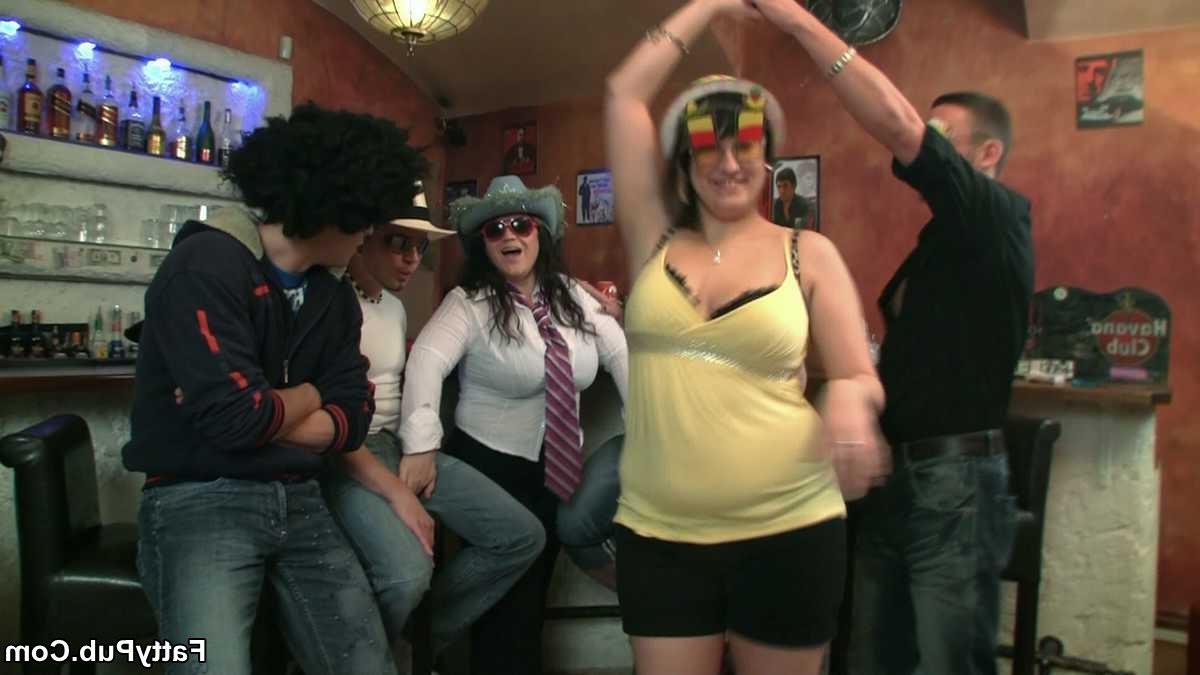 25P The three slender guys and the three fat chicks get wild