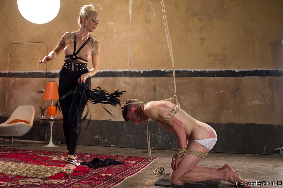 20P Mistress Lorelei Lee is sex in heels. Her beauty is devastating and new slave sa