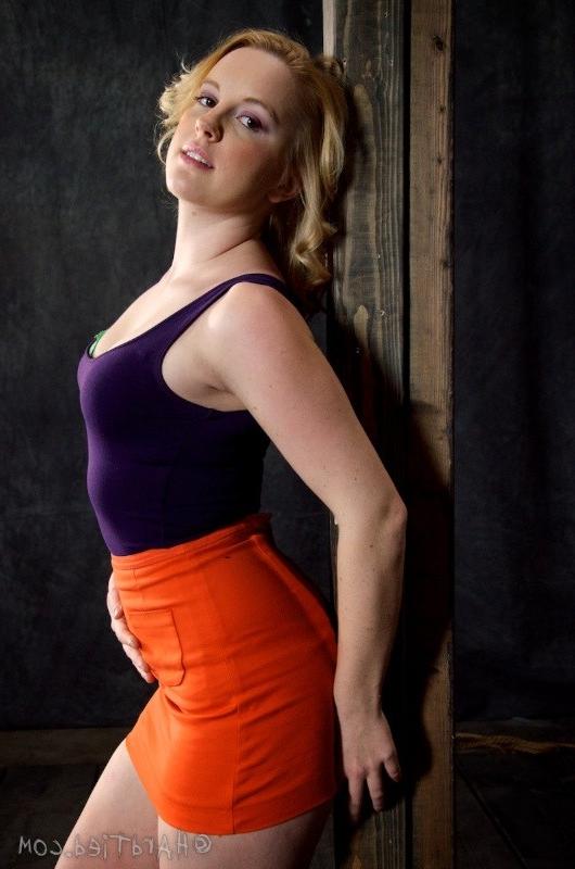 9P Kylie Liddell blonde is bound in rope and wire toyed by lezdom