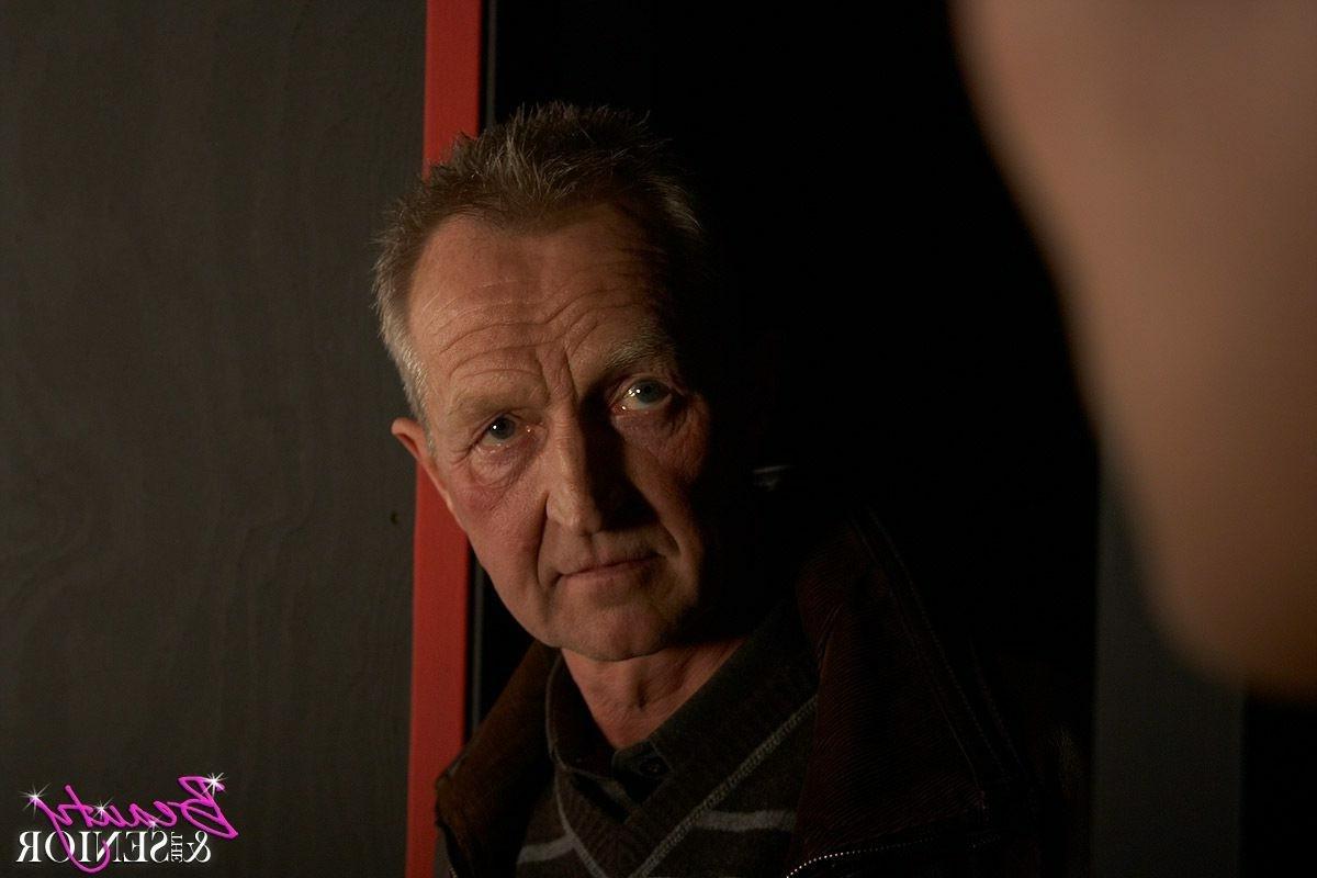 15P Old man fucking a hot babe