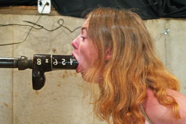 15P Wholesome Emily gets tied and tries to deepthroat
