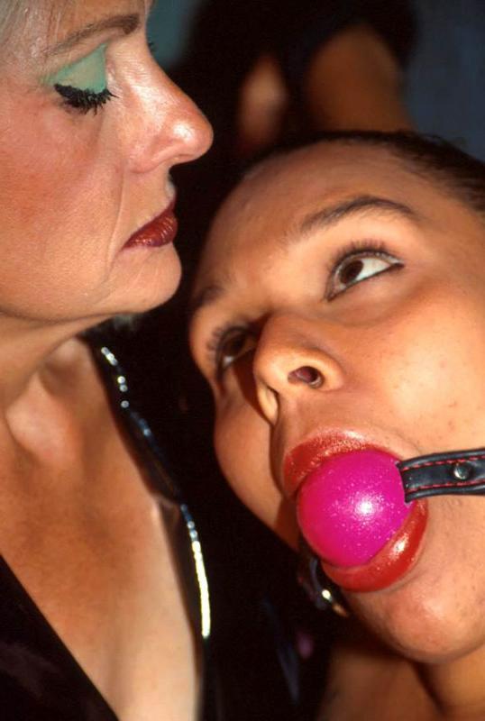 15P Happy preggo bitch in lite bondages