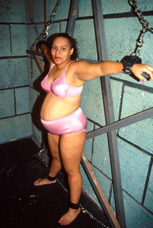 15P Happy preggo bitch in lite bondages
