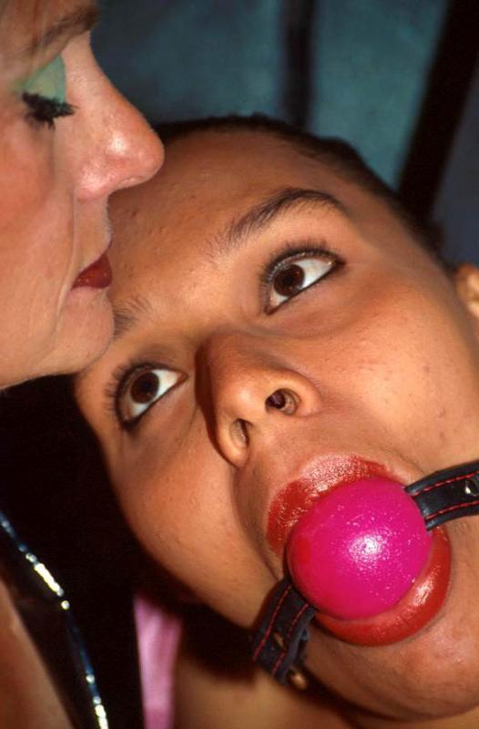 15P Happy preggo bitch in lite bondages