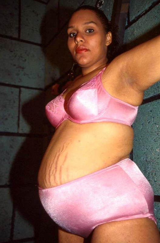 15P Happy preggo bitch in lite bondages