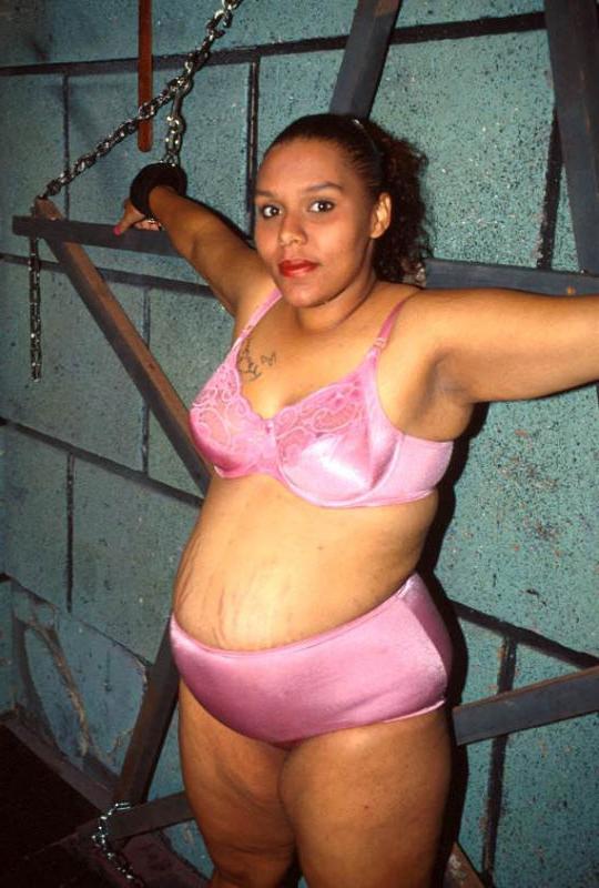 15P Happy preggo bitch in lite bondages