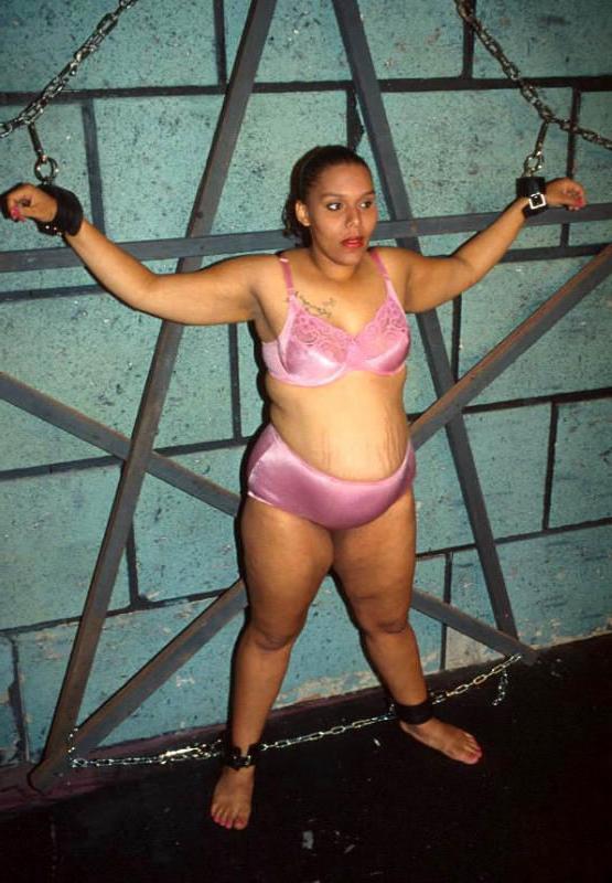 15P Happy preggo bitch in lite bondages