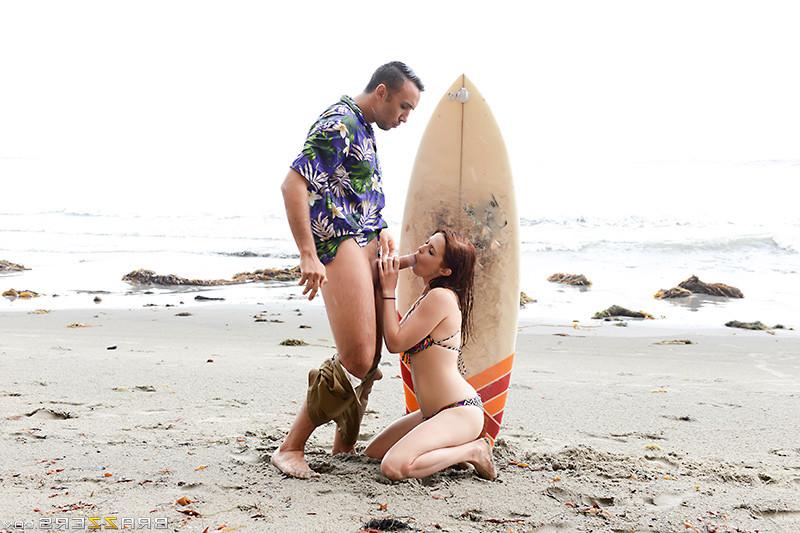 15P Penny Pax sucking and fucking a fat cock on the beach