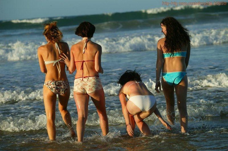 15P Girls on the beach