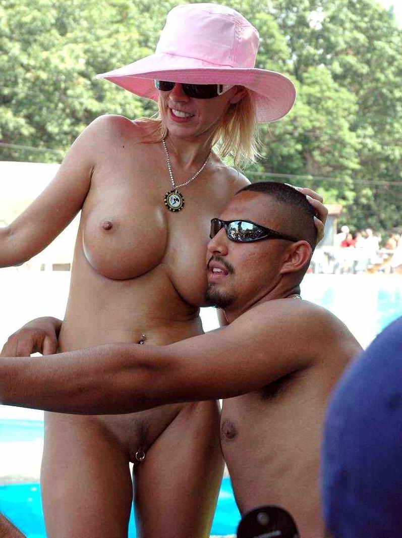 15P Heating up the beach by exposing her big tits