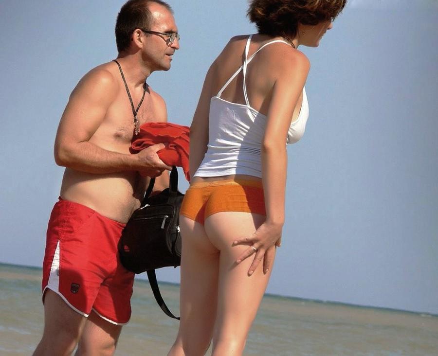 15P Two nudist friends get an even tan at the beach